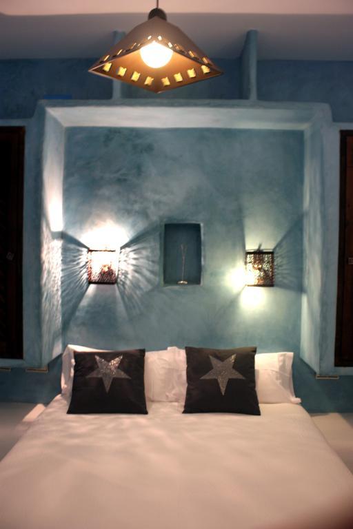 Hostal Extramuros Conil De La Frontera Exterior photo
