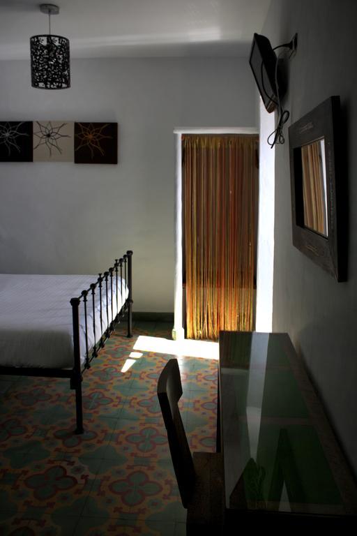 Hostal Extramuros Conil De La Frontera Exterior photo